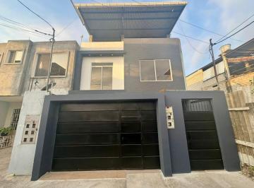 Casa de 4 habitaciones, Machala · Venta Casa Rentera Sector Camara de Industrias