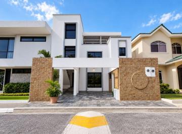 Casa de 6 habitaciones, Guayaquil · Casa Remodelada con Piscina en Goleta de Alcance