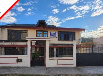 Casa de 4 habitaciones, Ambato · Casa Independiente en Izamba
