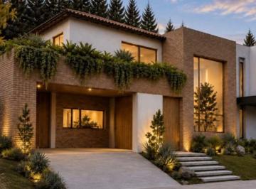 Casa de 3 habitaciones, Cuenca · Casa en Venta, Challuabamba, Urb Privada