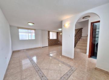 Casa · 126m² · 4 Habitaciones · 2 Estacionamientos · En Venta Amplia Casa 4 Dorm., 2 Parqueaderos, 2 Terrazas, Conjunto Habitacional