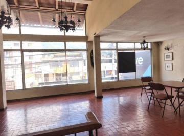 Casa de 5 habitaciones, Quito · Vendo Casa Comercial Rentera La Jipijapa C/ Locales Comerciales, Estacionamientos, Vivienda