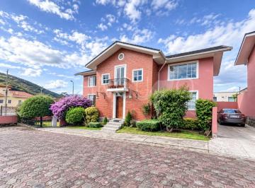 Casa de 4 habitaciones, Quito · Casa con 4 Dorm. de Venta en La Armenia