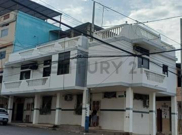 Casa · 213m² · 3 Habitaciones · Venta de Propiedad Multifamiliar Centro de Manta | Suite + Departamento - Manta