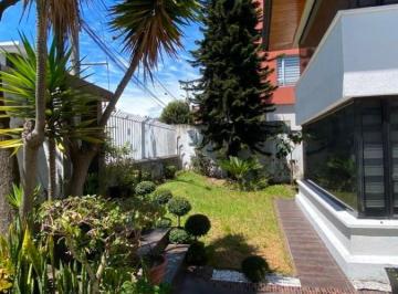 Casa de 4 habitaciones, Quito · Casa Independiente de 325 m² con 4 Habitaciones en Venta en El Condado 400 m² de Terreno
