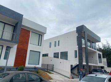 Casa de 4 habitaciones, Quito · Casa a Estrenar de 250 m² con 4 Dorm. en Venta en Nayon Conjunto Privado