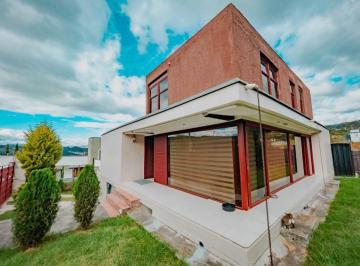 Casa de 3 habitaciones, Cuenca · Casa con Departamento Independiente Challuabamba