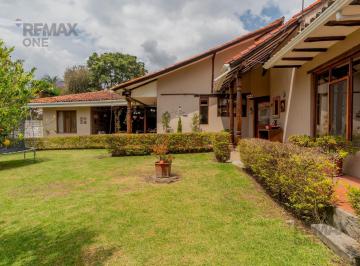 Casa · 370m² · 5 Habitaciones · 4 Estacionamientos · En Venta Propiedad con Iprus Para Edificio 9 Pisos Sector Machangara Cuenca