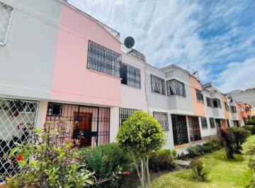 Casa de 4 habitaciones, Quito · Casa en Venta Cochapamba - El Condado
