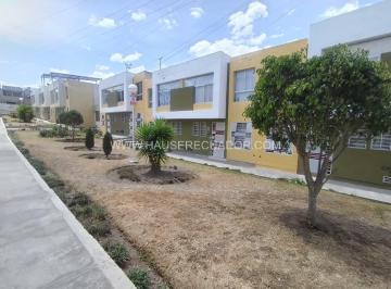 Casa · 95m² · 3 Habitaciones · 1 Estacionamiento · Casa Esquinera de 3 Dorm. en Mitad del Mundo, con Terraza y Patio, ¡A un Excelente Precio!