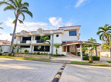 Casa · 604m² · 6 Habitaciones · Casa en Alquiler en Urb. Río Guayas Club Ximo