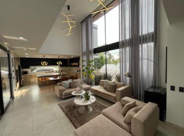 Casa · 390m² · 3 Habitaciones · 3 Estacionamientos · Casa - Puembo