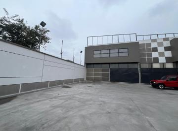 Bodega-Galpón · 420m² · 6 Estacionamientos · Renta de Oficinas y Bodegas Modernas - Sector Calderón