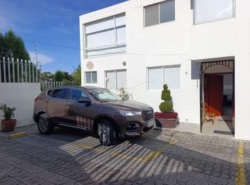 Casa de 3 habitaciones, Quito · Arriendo Casa en Tanda con Dos Parqueaderos