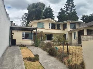 Casa de 3 habitaciones, Quito · Casa Independiente con Terreno Urb. Privada Uraba - Norte de Quito