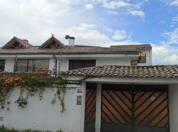 Casa de 4 habitaciones, Quito · Hermosa Casa en El Valle de Los Chillos