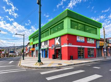 Local comercial · 208m² · 3 Estacionamientos · Local Comercial Cotocollao
