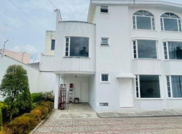 Casa de 3 habitaciones, Quito · Casa en Venta, Santa Rita - Sur Quito