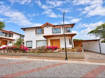 Casa de 3 habitaciones, Quito · Casa en Renta, Tumbaco