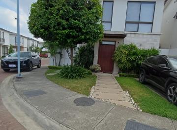 Casa de 4 habitaciones, Daule · En Venta Casa en Vía a Salitre