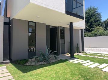 Casa · 153m² · 3 Habitaciones · 2 Estacionamientos · Cumbayá Venta Casa San Patrico Lumbisi