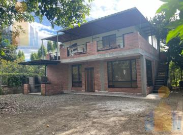 Casa · 160m² · 4 Habitaciones · 5 Estacionamientos · Casa con Terreno de Venta en Guayllabamba Barrio San Francisco