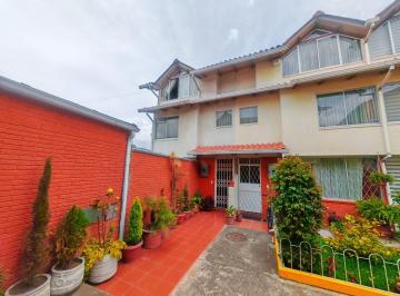 Casa de 3 habitaciones, Quito · Venta de Casa de 3 Pisos con Patio Amplio de 75 m² y 117 m² Habitables en El Norte de Quito, Sector