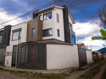 Casa de 3 habitaciones, Cuenca · ¡Espectacular Casa Esquinera en Venta! – Ricaurte