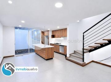 Casa de 3 habitaciones, Cuenca · Cerca de La Av Remigio Crespo, Venta de Hermosa Casa