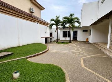 Casa de 3 habitaciones, Guayaquil · Casa de Venta en Urb. Vista Al Parque