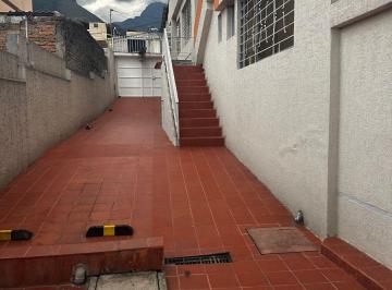 Casa de 13 habitaciones, Quito · Se Vende Casa Rentera Sector Las Casas