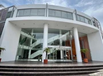 Oficina comercial · 90m² · 1 Estacionamiento · Oficina de Renta en Officenter en Cumbayá