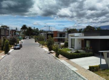 Casa de 3 habitaciones, Quito · Casa en Venta, Nueva a Estrenar en Tumbaco