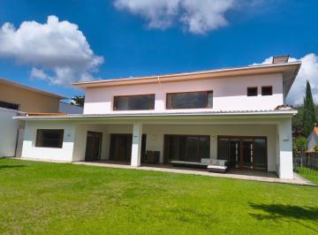 Casa · 650m² · 4 Estacionamientos · Casa de Arriendo en Conjunto, Urb La Viña, Tumbaco