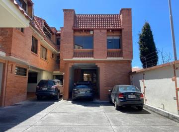 Casa · 230m² · 4 Habitaciones · 1 Estacionamiento · Casa en Venta, Urbanizacion, Sector Virgen de Bronce