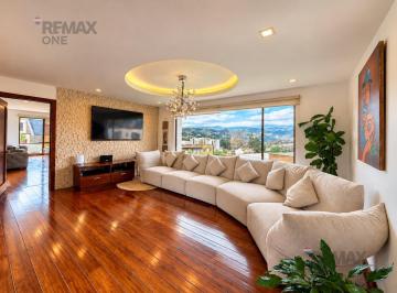 Casa · 827m² · 5 Habitaciones · En Venta Casa de Lujo en Urbanizacion Colinas de Challuabamba