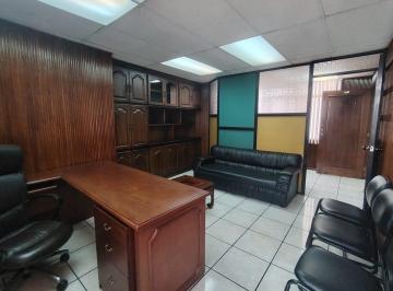 Oficina comercial · 28m² · 1 Estacionamiento · Arriendo Oficina Amoblada o Consultorio en Seis de Diciembre y Colón, Frente Al Hospital Baca Ortiz