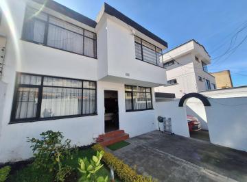 Casa · 160m² · 4 Habitaciones · 2 Estacionamientos · Casa - La Kennedy