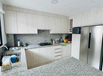 Casa de 3 habitaciones, Manta · En Venta Casa Amoblada de 3 Habitaciones en Urbanización Privada de Los Gavilanes - Manta