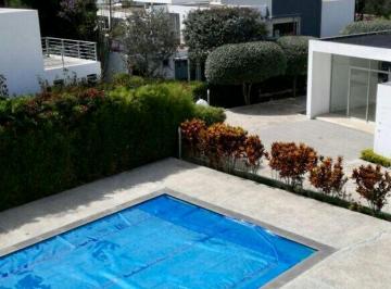 Casa de 3 habitaciones, Quito · Casa de Venta en El Corazón de Cumbaya con Seguridad
