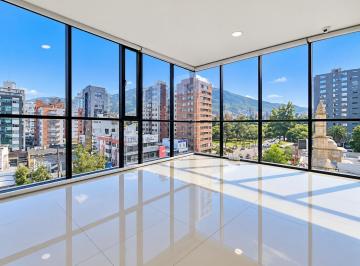 Oficina comercial de 3 habitaciones, Quito · Arriendo Oficina Esquinera con Vista, Parque La Carolina Quito