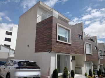 Casa · 139m² · 3 Habitaciones · 2 Estacionamientos · Casa en Venta