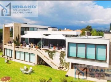 Casa · 882m² · 5 Habitaciones · 4 Estacionamientos · Casa en Puembo