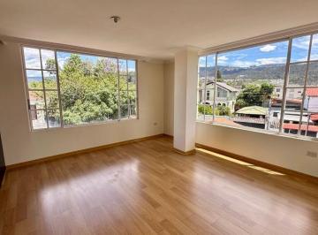 Casa de 5 habitaciones, Quito · Sector Parque de La Armenia Casa Esquinera en Venta – Conjunto Privado