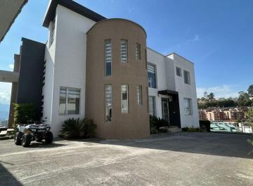 Casa de 5 habitaciones, Quito · Casa de Venta Restaurante de Lujo Sede Corporativa