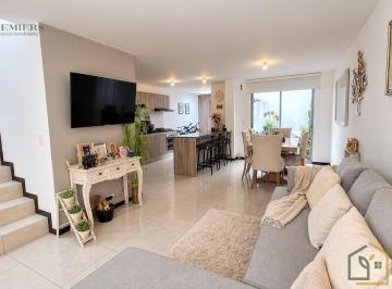 Casa · 92m² · 3 Habitaciones · 2 Estacionamientos · Casa de Renta en Puembo