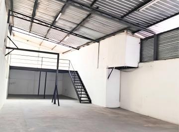 Bodega-Galpón , Quito · Galpón en Arriendo en La Kennedy, Quito | 135 m² con Mezzanine