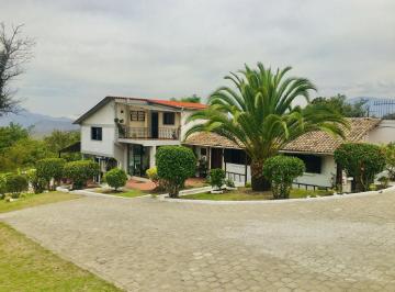 Quinta vacacional · 160m² · 4 Habitaciones · 20 Estacionamientos · Jal. Venta Quinta Guayllabamba Para Descanso y Compartir en Familia