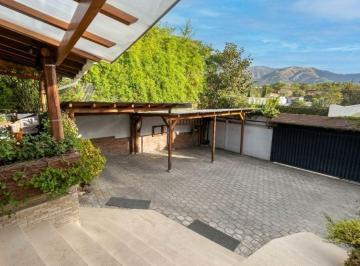 Casa de 4 habitaciones, Quito · Santa Rosa - Tumbaco Casa Esquinera de 1 Planta en Venta con Piscina y 1.105 m² de Terreno