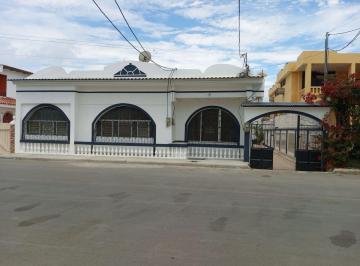 Casa de 10 habitaciones, Salinas · Venta de Casa Rentera en Salinas, 4 Departamentos